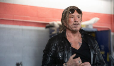 Mickey Rourke i "Section 8" (2022).
