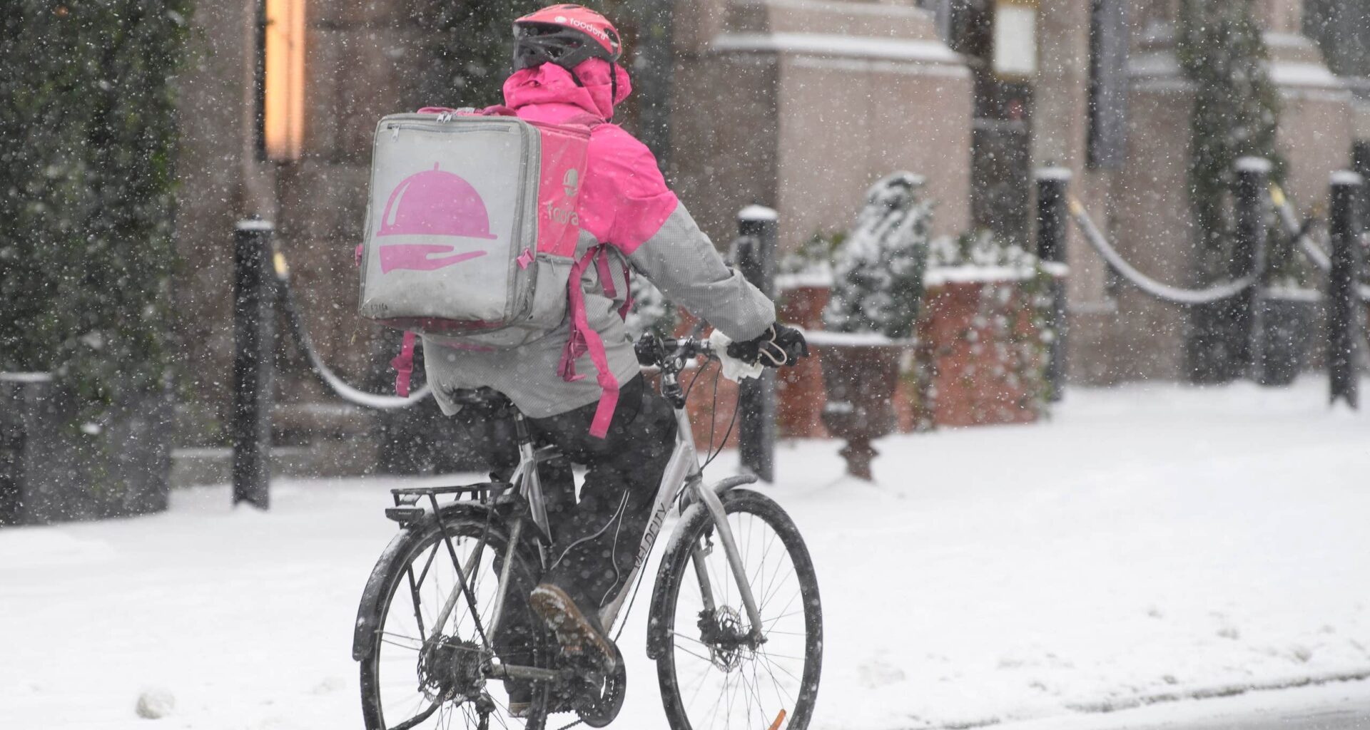 Foodora leverar bara med bil i stormen Anna