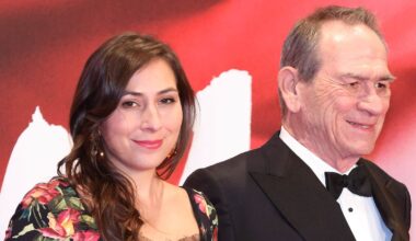 Larmsamtalet avslöjar misstänkta dödsorsaken – Tommy Lee Jones dotter död