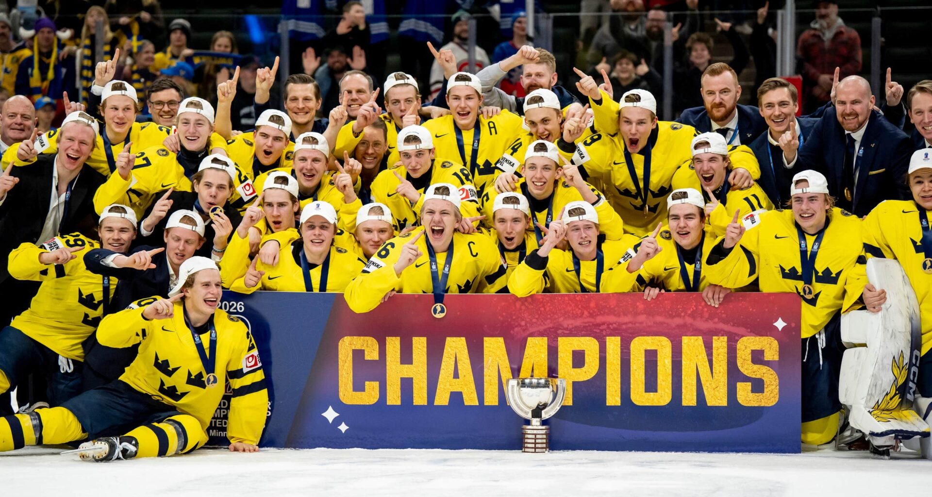 Christer Plars glädje efter JVM-guldet: ”Betyder inte att vi är nöjda” | Hockey