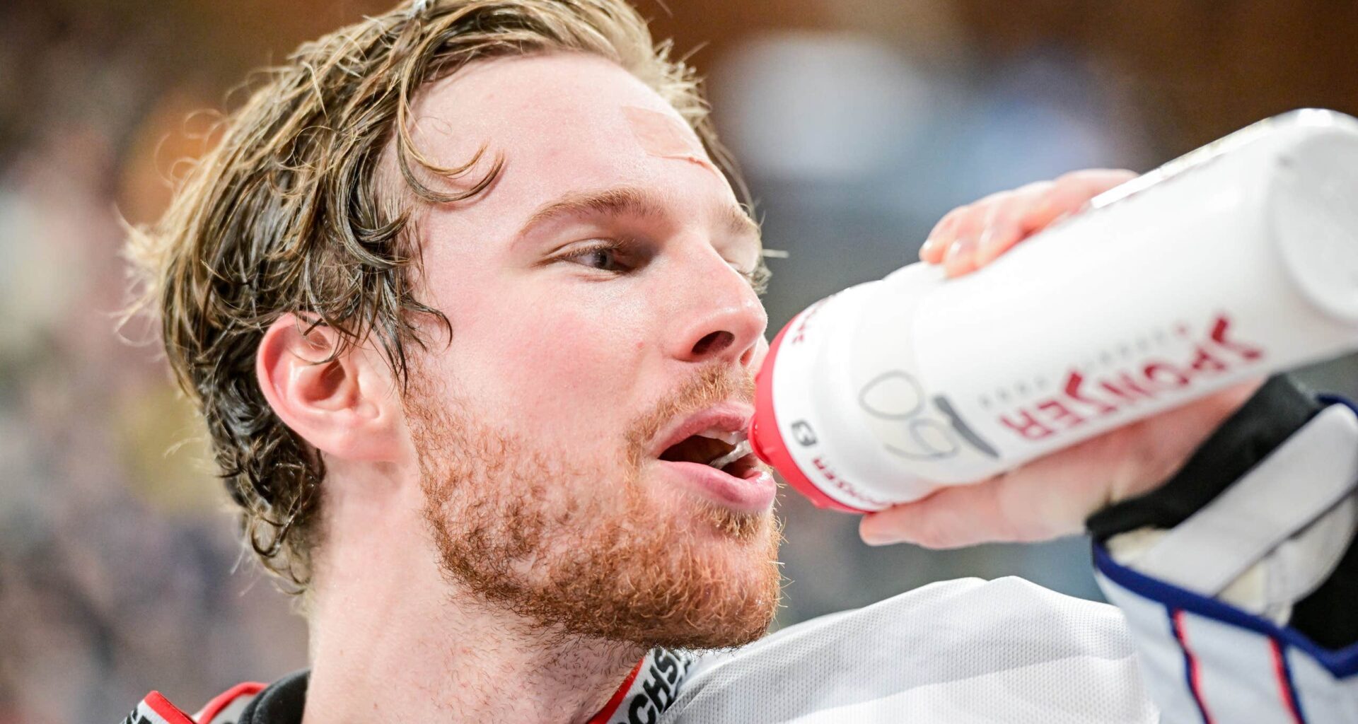 Hugo Alnefelt lämnade i ambulans efter skadan | SHL