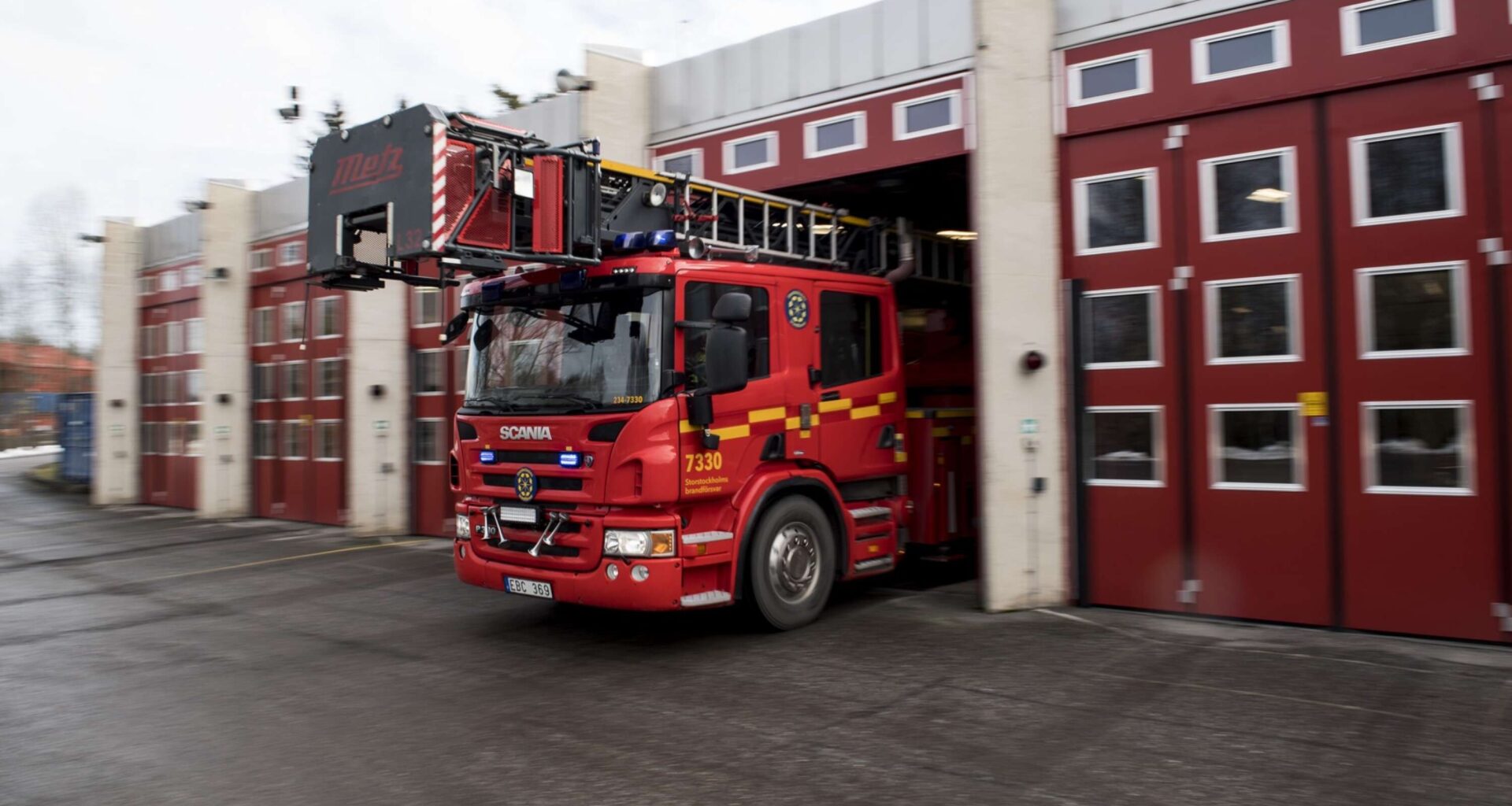 JUST NU: Fullt utvecklad brand på villavind - NWT