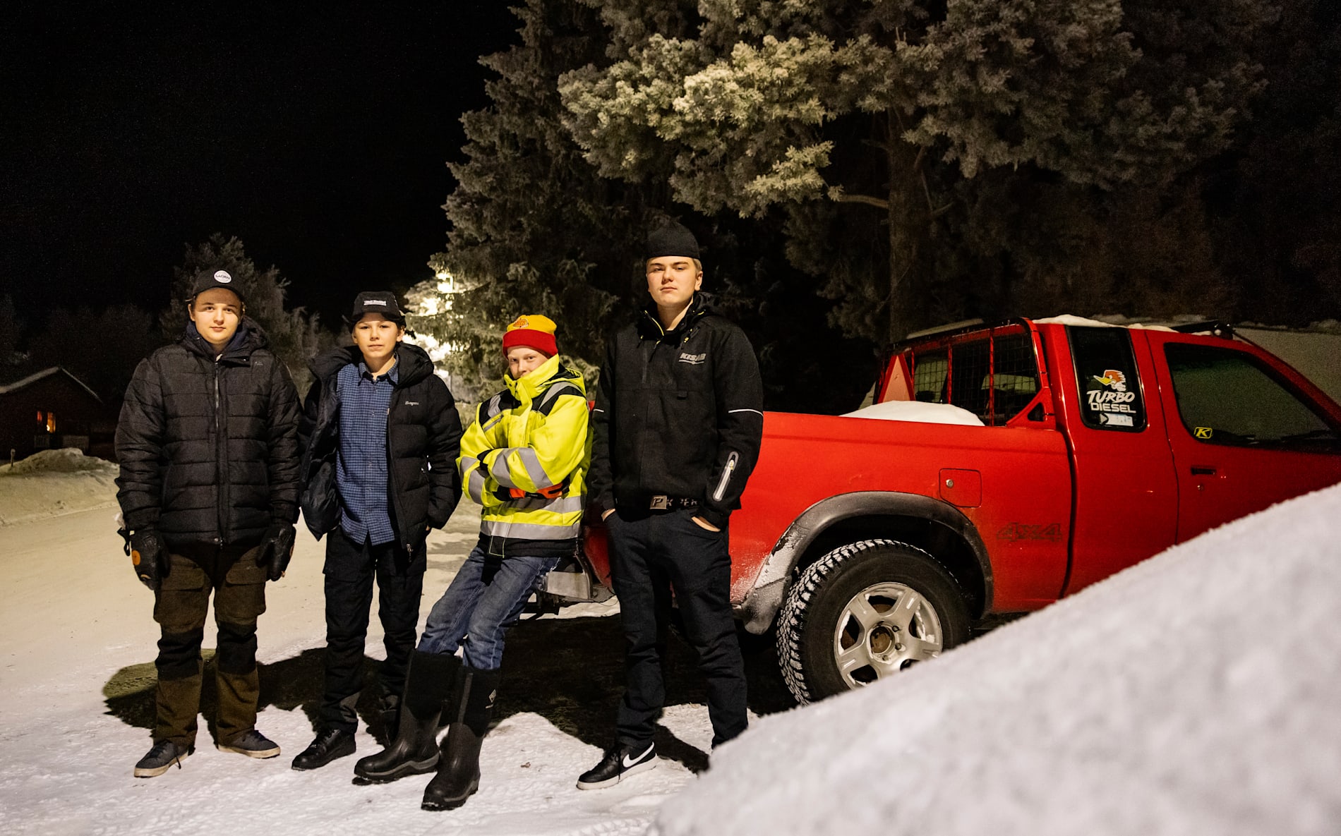 Tage Åberg Ögren, Ante Blind, William Tervaniemi Blind och Ebbe Strålberg vid Antes epa-traktor.