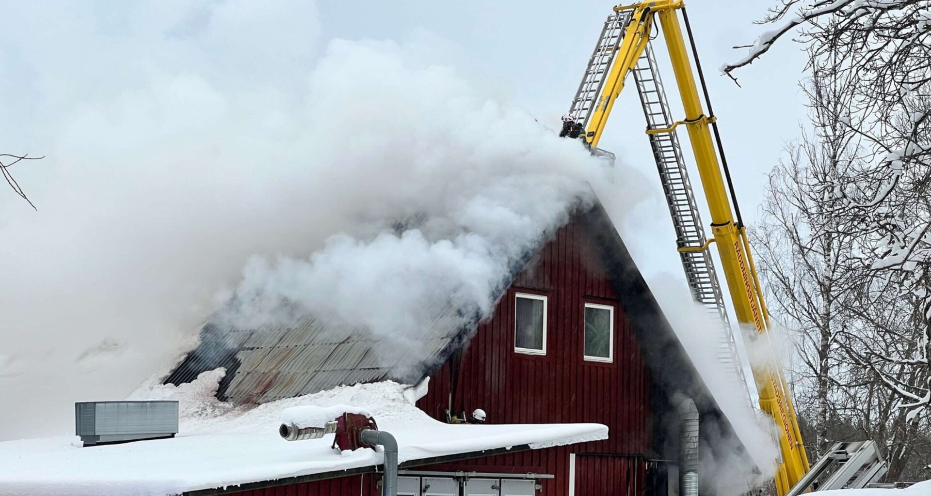 JUST NU: Brand i verkstad – gasbehållare har tagits ut: ”Öppna lågor” - NWT