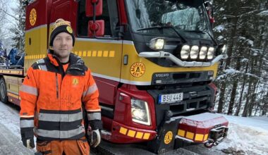 Två lastbilar frontalkrockade – bärgning tog flera timmar: ”Allt är sönderslaget” - NWT