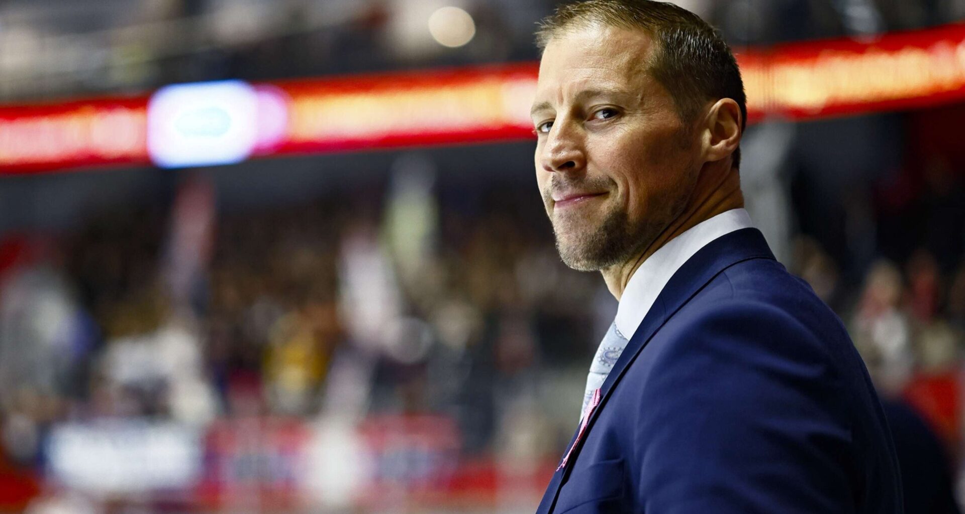 Så blir Cam Abbotts första dygn som FBK-tränare – en rivstart väntar för spelarna - VF