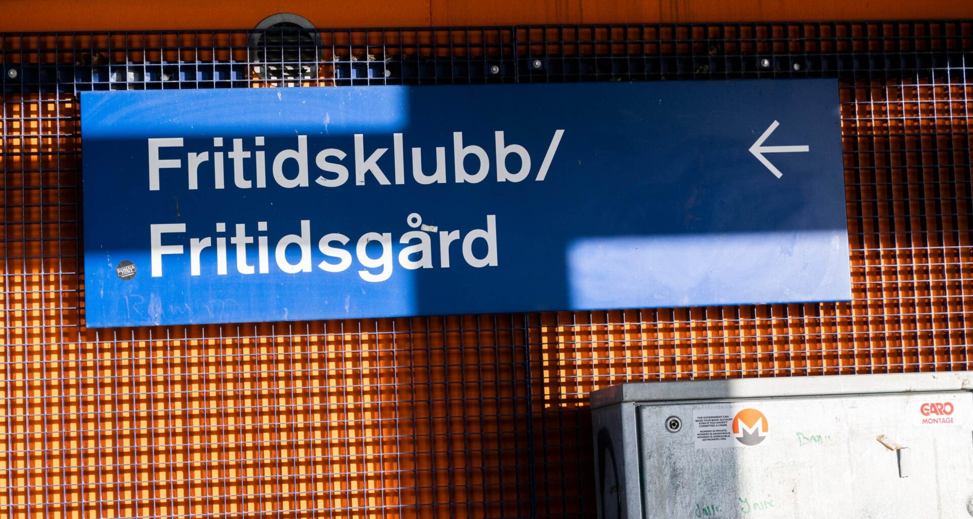 Män dömda för sexbrott avtjänar straff i föreningar med barn och unga