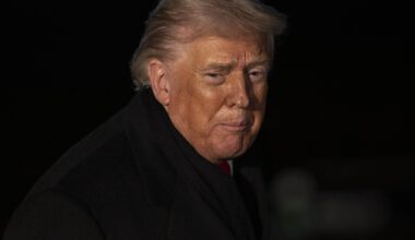 Trumps plan tvingades vänta på väg mot Davos