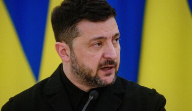Zelenskyj: Ryssland
förbereder stor attack