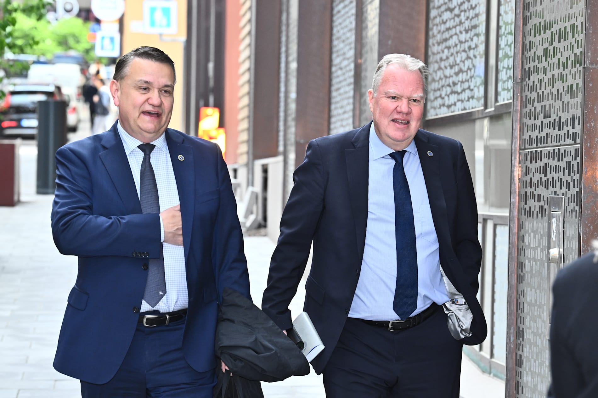 Stefan Bergh, till vänster, tillsammans med Karl-Erik Nilsson, tidigare ordförande för Svenska fotbollförbundet. Bergh lämnar sin roll på Riksidrottsförbundet för att bli generalsekreterare på Internationella bordtennisförbundet. Arkivbild.