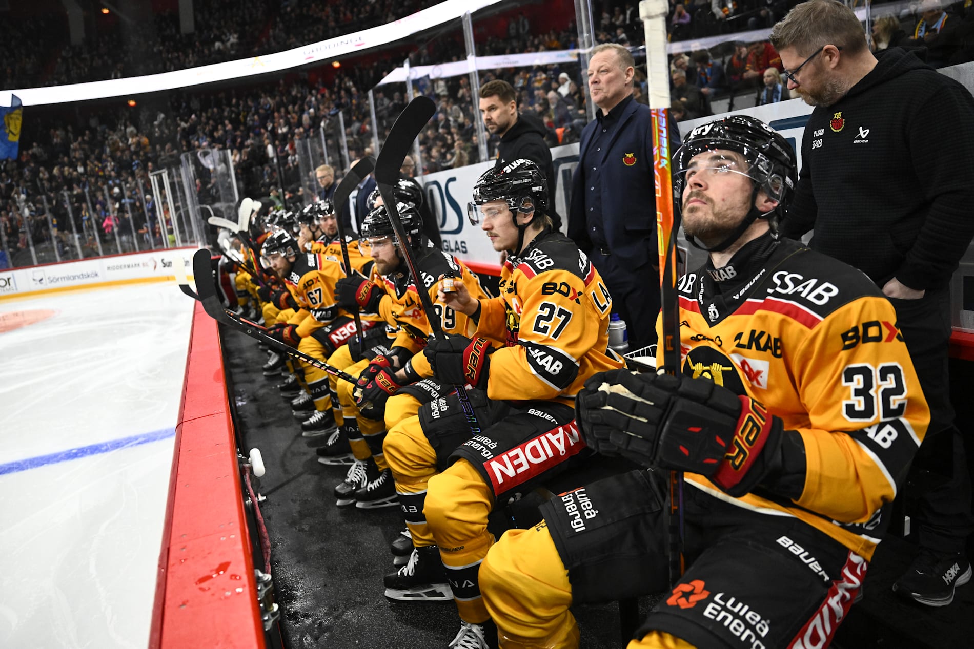Luleås avbytarbås under en SHL-match i december.