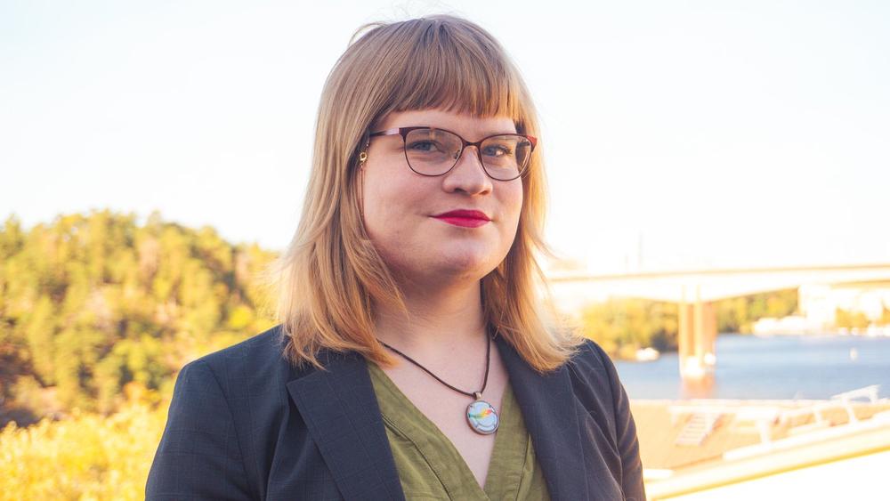 Fick hbtq-pris av Moderaterna – nu lämnar hon tillbaka det - ETC.se