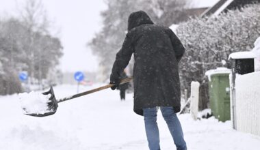 Tusentals strömavbrott i stormen Annas fotspår