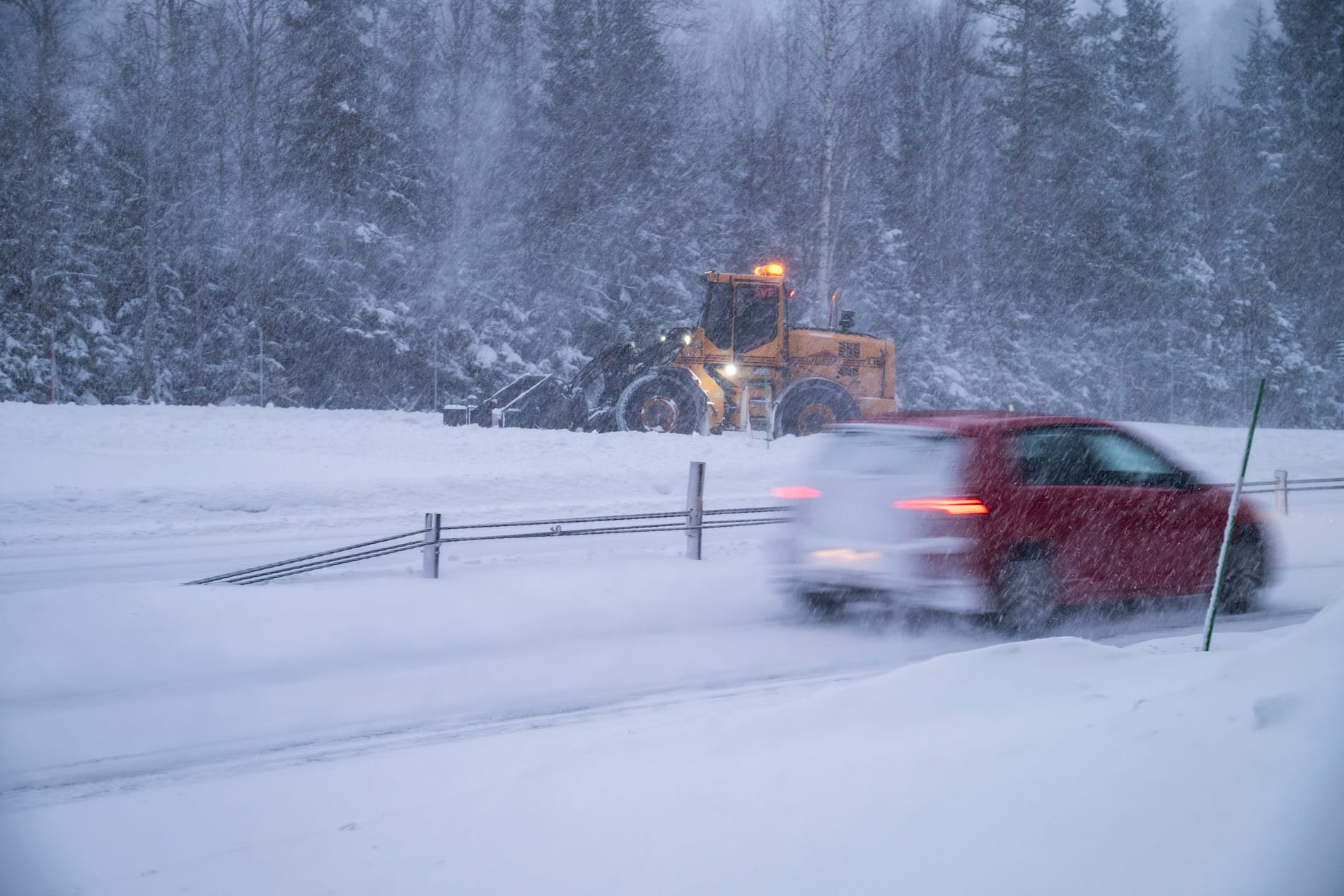 Snöröjning på E4.
