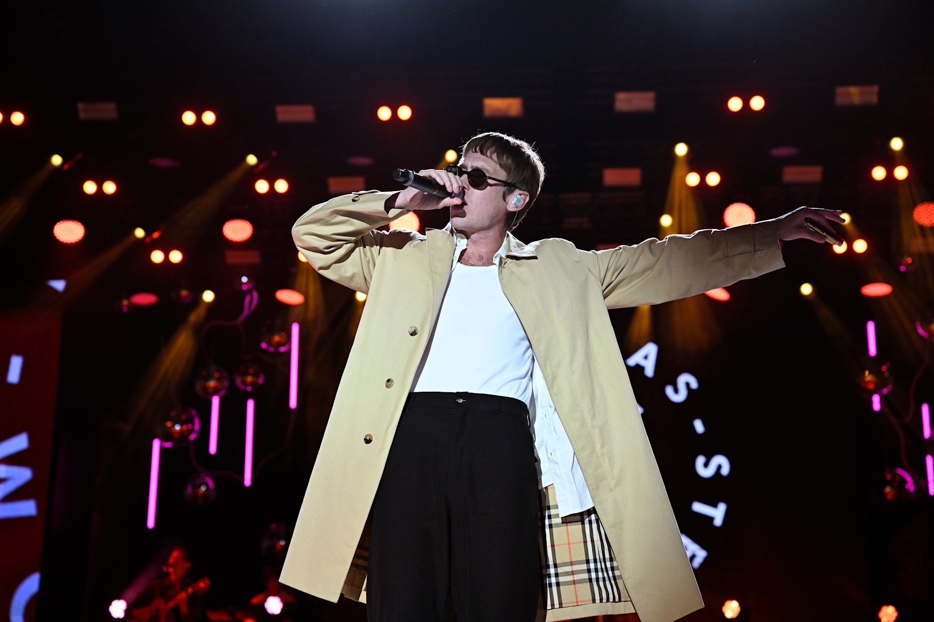 Thomas Stenström uppträder på "Det räcker!", en manifestation mot vapenvåld. Arkivbild.