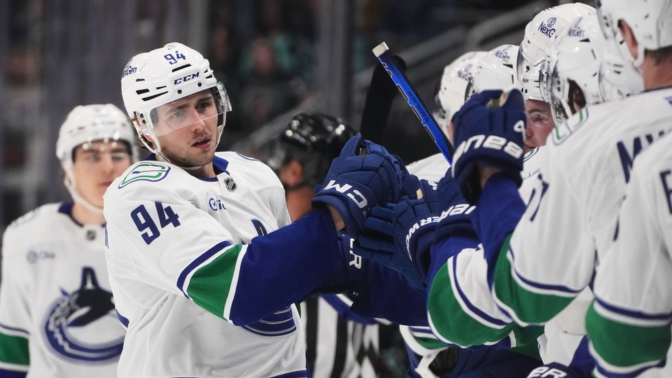 Linus Karlsson avslutade 2025 med att vara inne i ett målstim för sitt Vancouver Canucks och han inledde det nya året med att skriva ett nytt tvåårskontrakt med sin NHL-klubb värt över 40 miljoner svenska kronor.