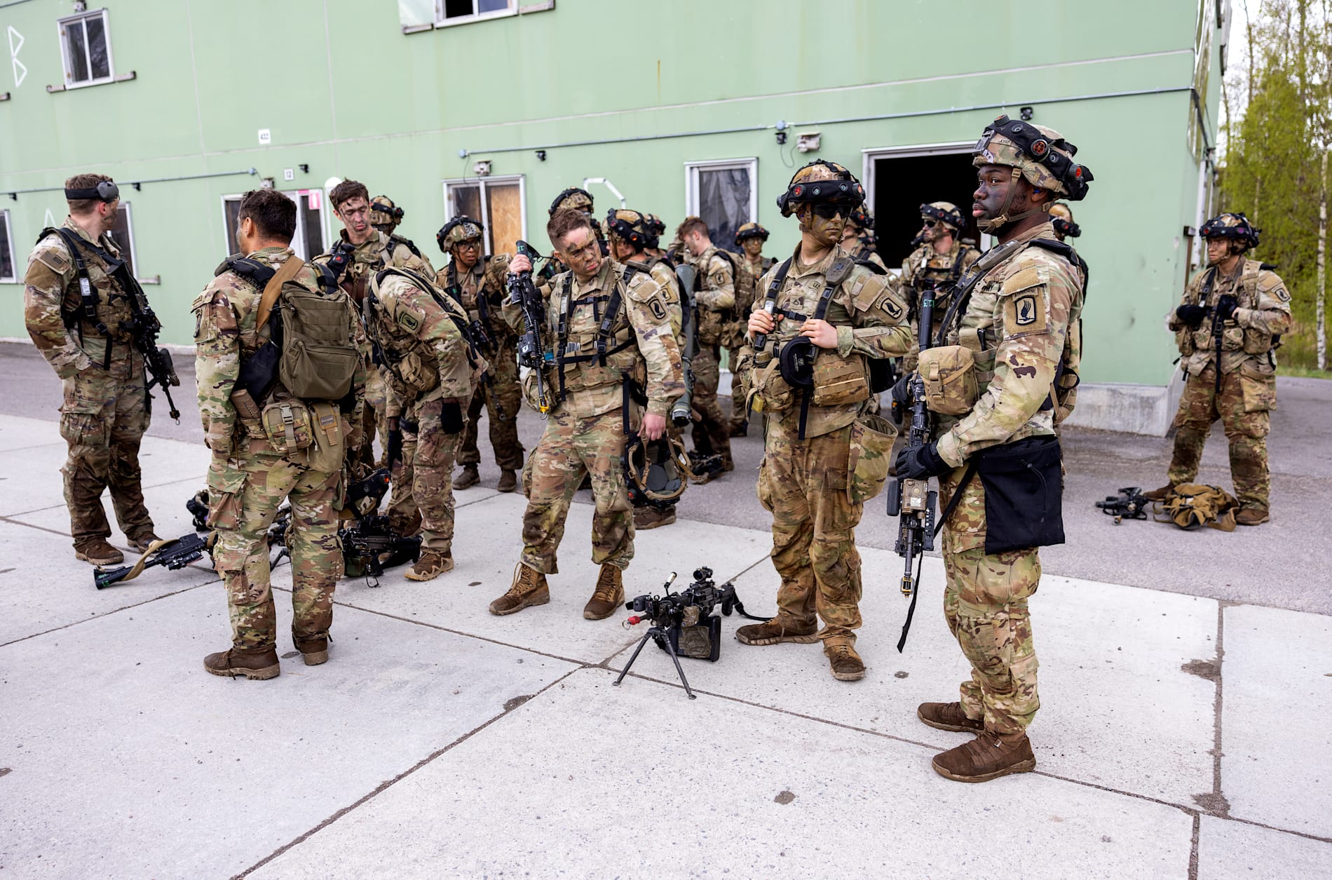 Fallskärmsjägare ur USA:s 173rd Airborne Brigade övar i Kvarn i Östergötland i samband med Natoövningen Swift Response 24.