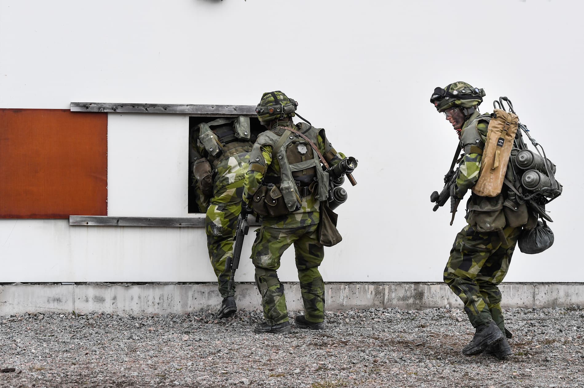 Rekryter övar vid markstridsskolan i Kvarn utanför Borensberg. Vid olyckstillfället var det poliser som övade. Arkivbild.
