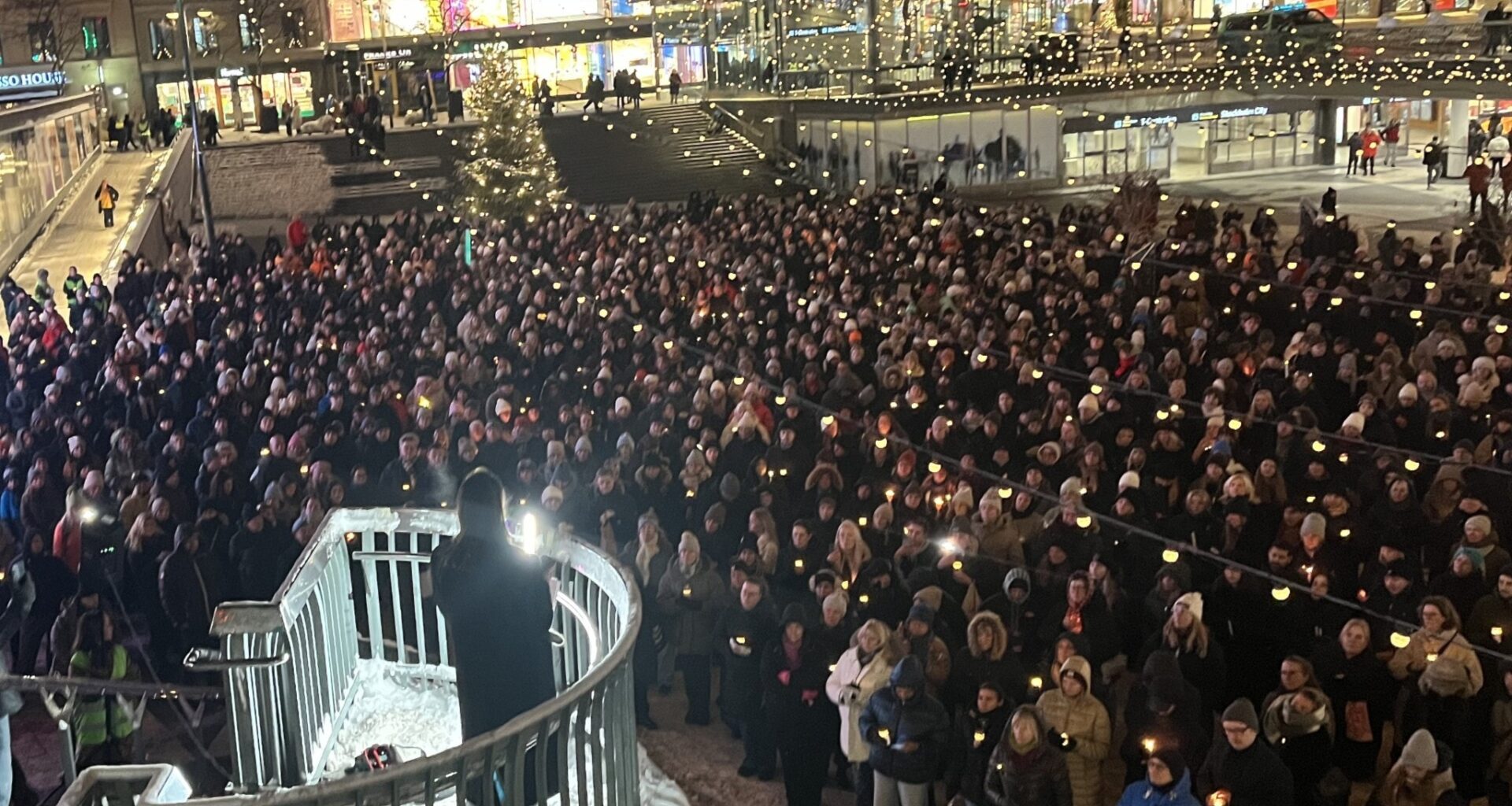 Manifestationer för att hedra kvinnor som mördats - Radio Sweden på lätt svenska