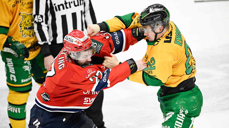 Sean Josling och Teemu Engberg slåss.