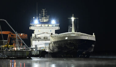 En ur fartyget Fitburgs besättning har häktats