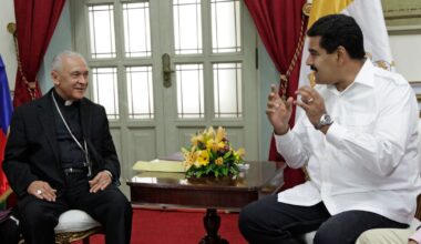 Vatikanens försökte rädda Maduro - erbjöds fly till Ryssland