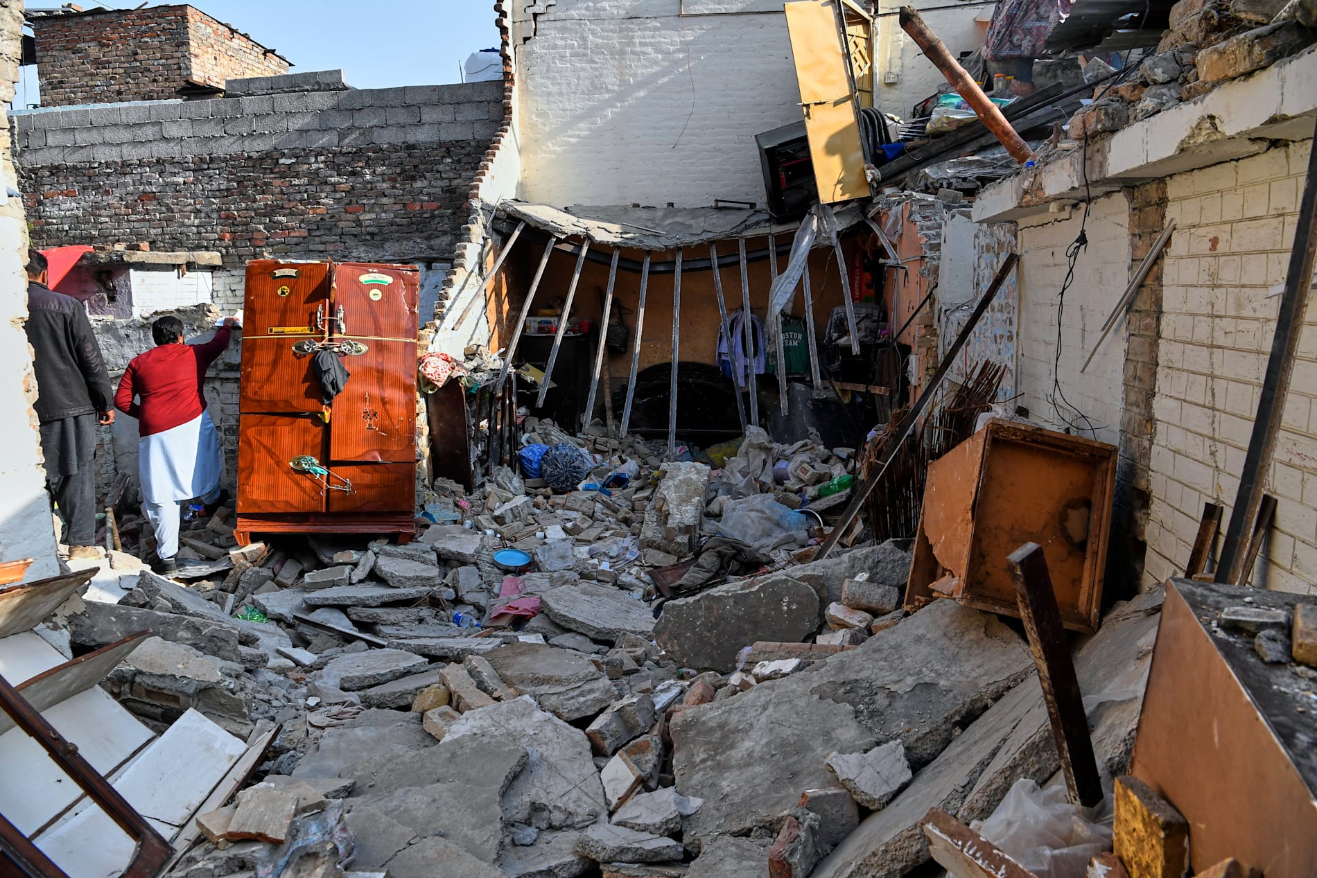 Delar av ett bostadshus rasade i explosionen som inträffade kort efter en bröllopsmottagning.