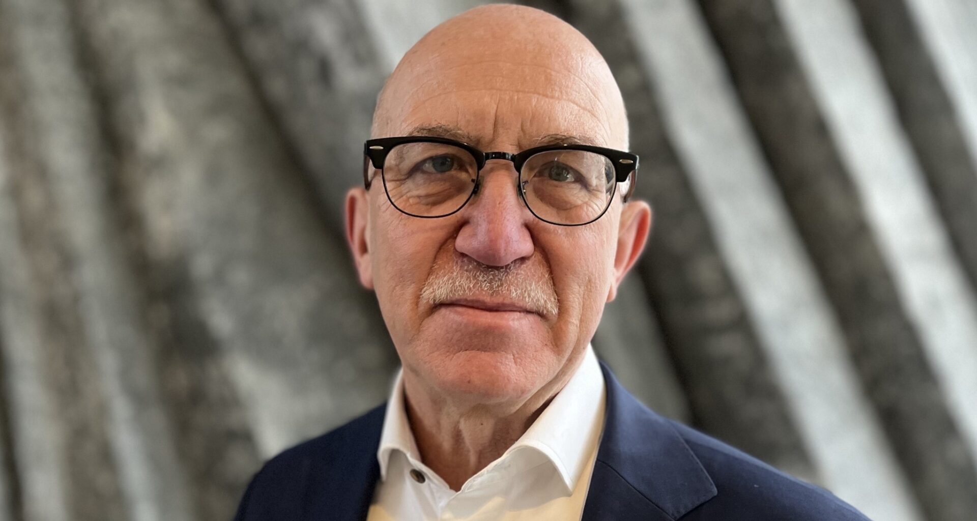 SKR:s ordförande Anders Henriksson (S): ”Vi måste steg för steg lämna minutstyrningen” 17 januari 2026 - Ekots lördagsintervju