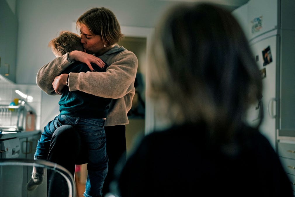 Stamningen har blivit värre sedan Diana fick barn. När barnen behöver tröstas kan hon ibland känna att det låser sig helt och hon får inte fram ett ord.