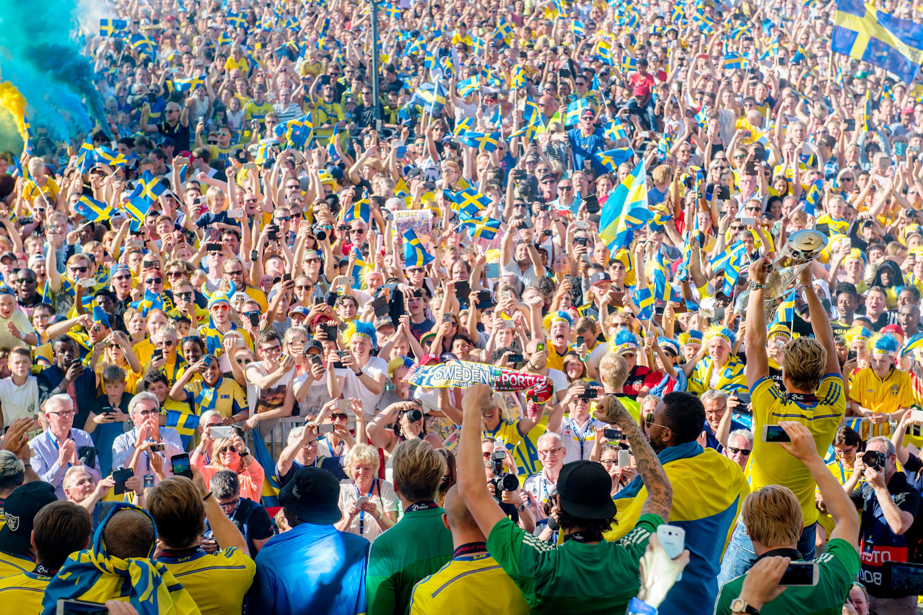 Det blir inget klassiskt guldfirande när laget kommer hem till svensk mark.