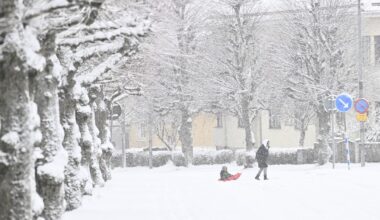 Fortsatt kyla, varningar och strömlöst i landet