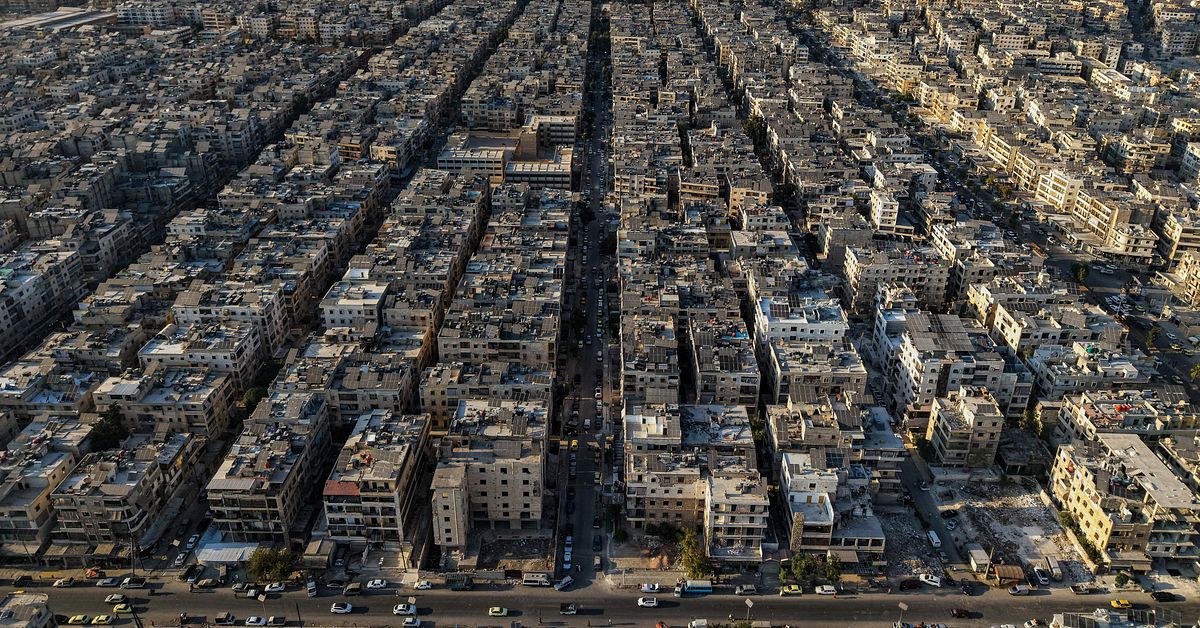 Syriens militär uppges bomba Aleppo