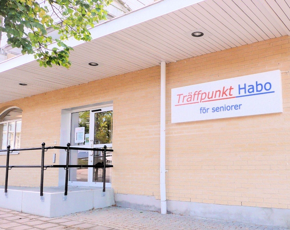 Träffpunkt Habos entré.