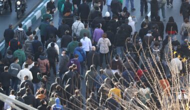 Tårgas mot demonstranter nära sjukhus