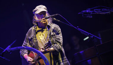 Neil Young skänker sin musik till Grönland