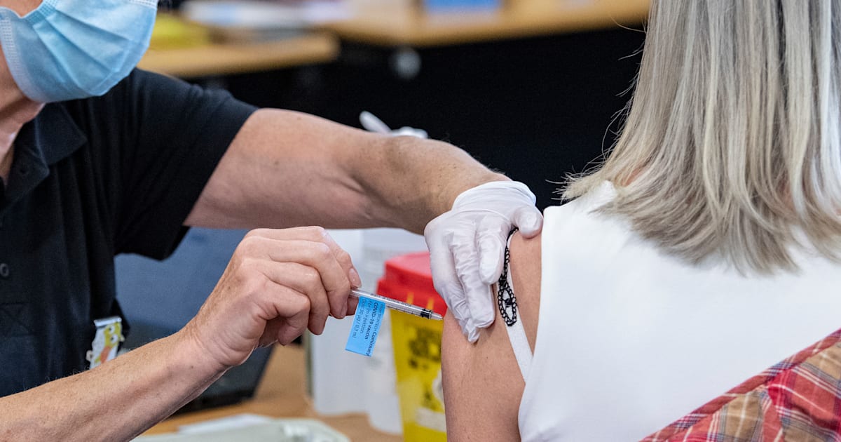 Regeringen river hinder för ett vaccinregister, skriver Jakob Forssmed