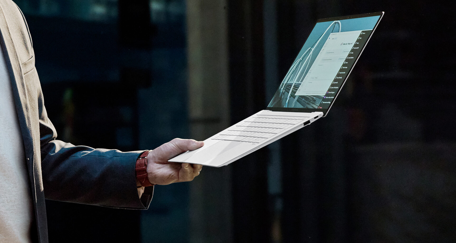 CES: ASUS ExpertBook Ultra visades upp på CES. Ny proffsdator med militärhållbarhet och 3K OLED skärm.