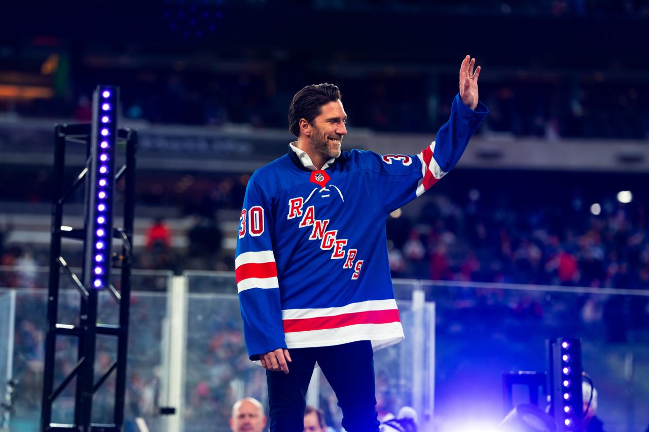 Henrik Lundqvist hoppas få med lite humor till OS-studion. När målvaktslegendaren kommenterar hockey nästa månad.