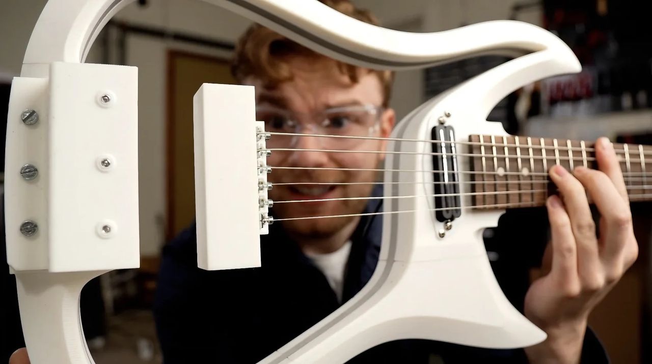 Kolla in gitarr med svävande strängar