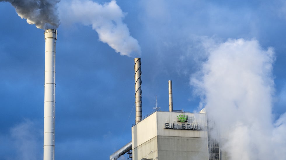 Paula och Peter Mossbäck skulle gifta om sig. Efter en tid isär hade de hittat tillbaka till varandra – och ville förnya äktenskapet. Men för två år sedan, bara månader innan det nya bröllopet, dör Peter på jobbet. 