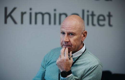 Polischefen Torben Svarrer beskriver de svenska ungdomarna som offer och gärningsmän på samma gång. – Men icke desto mindre finns det en gräns för när du går från offer till att bli gärningsman. Och det är i det ögonblick du tar en pistol i din hand.