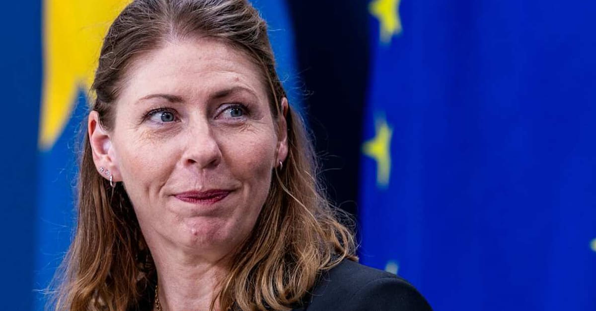 Sjukvårdsministern kallar till krismöte