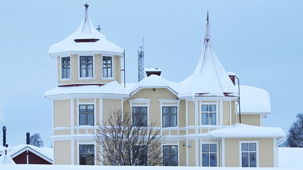 Absurt mycket snö svepte in över Mora natten mellan tisdagen och onsdagen. 