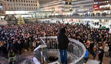 Ljusmanifestation för mördade kvinnor hålls på flera platser i landet