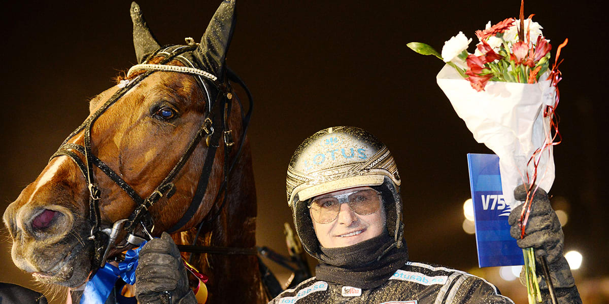 Robert Bergh efter an av Balfours V75-segrar. Från 2017 på Axevalla. 