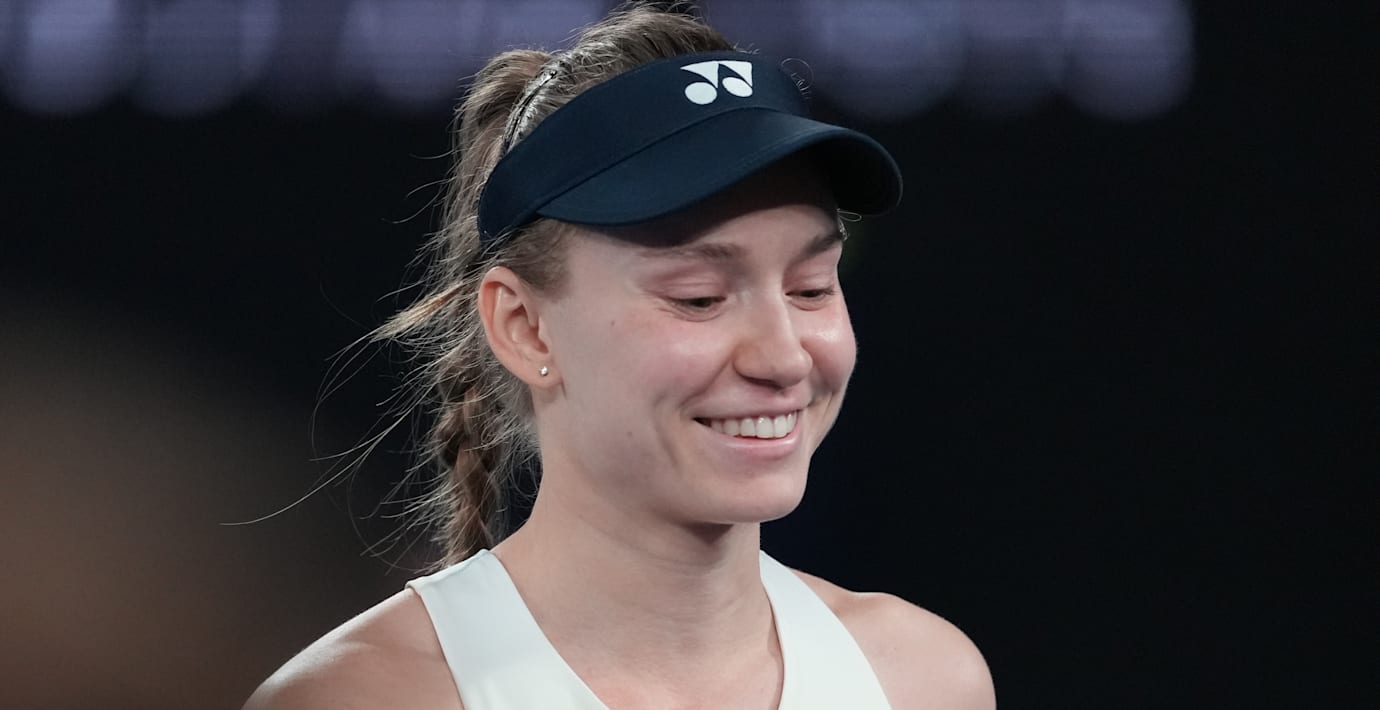 Rybakina slår världsettan efter jättevändning