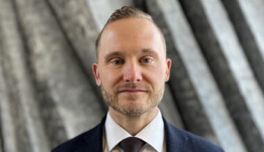 Henrik Vinge (SD): ”Jag tycker inte att den amerikanska administrationen ska lägga sig i det svenska valet” 31 januari 2026 - Ekots lördagsintervju