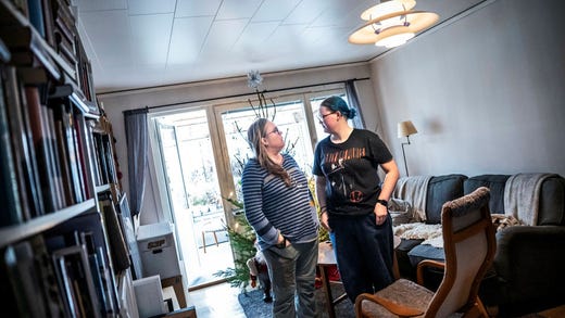 Distansundervisningen gjorde att Ellinor Alm blev mer utåtriktad, lade bort Tiktok och Youtube för att sätta sig och råplugga, berättar hennes mamma Petra Fogelberg.