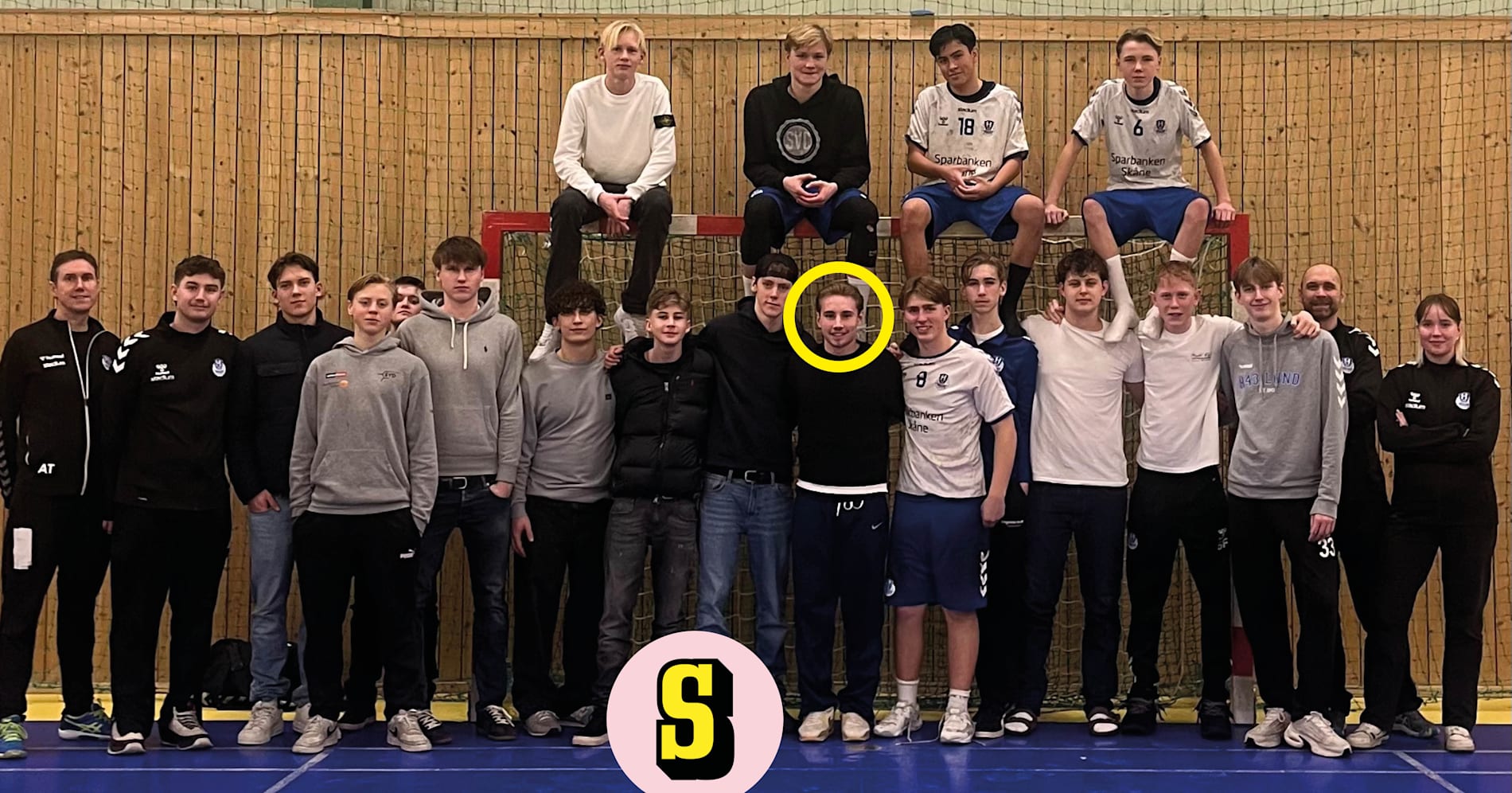 Felix Montebovi lämnade EM-lägret för att coacha sitt pojklag