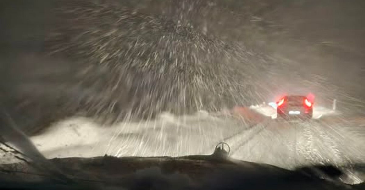 Kaos på E22 efter snöfall